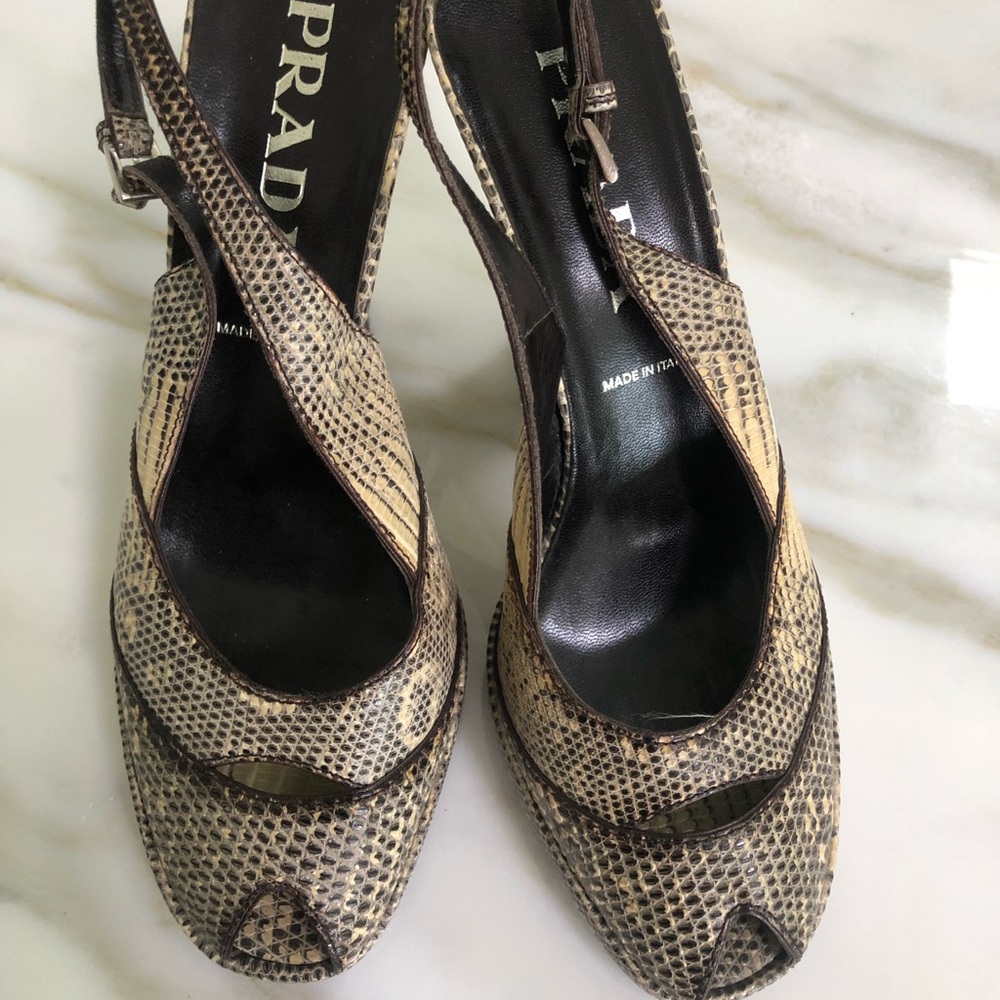💯Auth Prada python shoes ivory color size 8.5